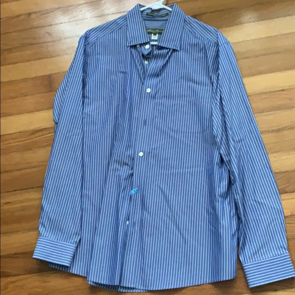 Eddie Bauer wrinkle resistant size Large